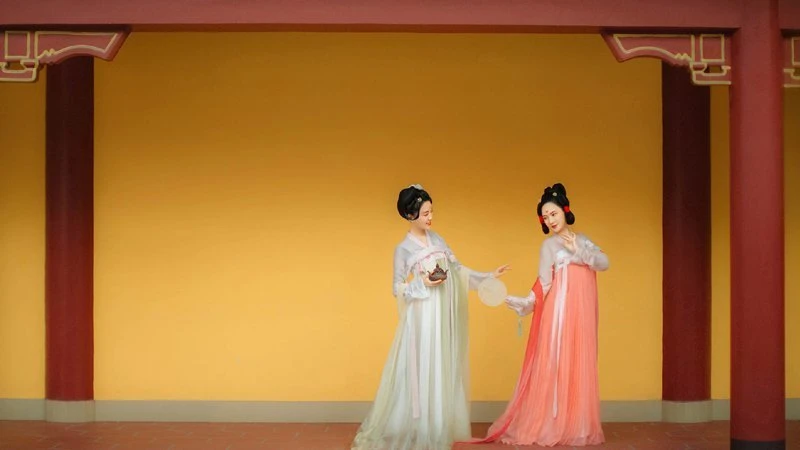 What is Chinese Traditional Costume