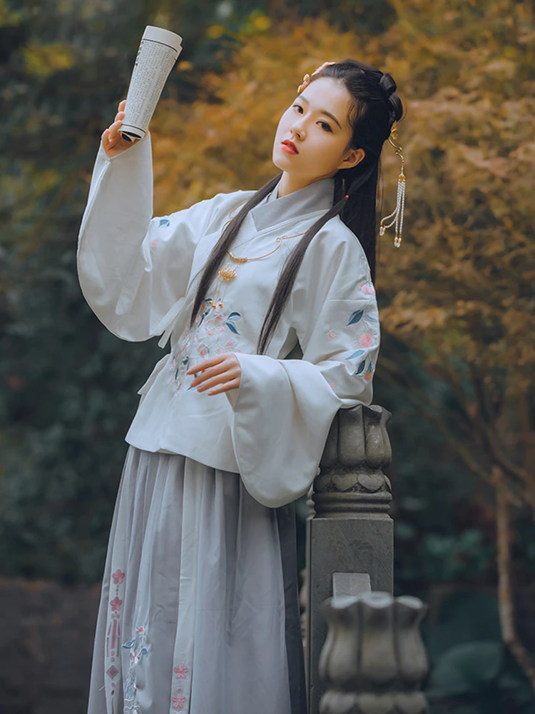 cleome flower women hanfu