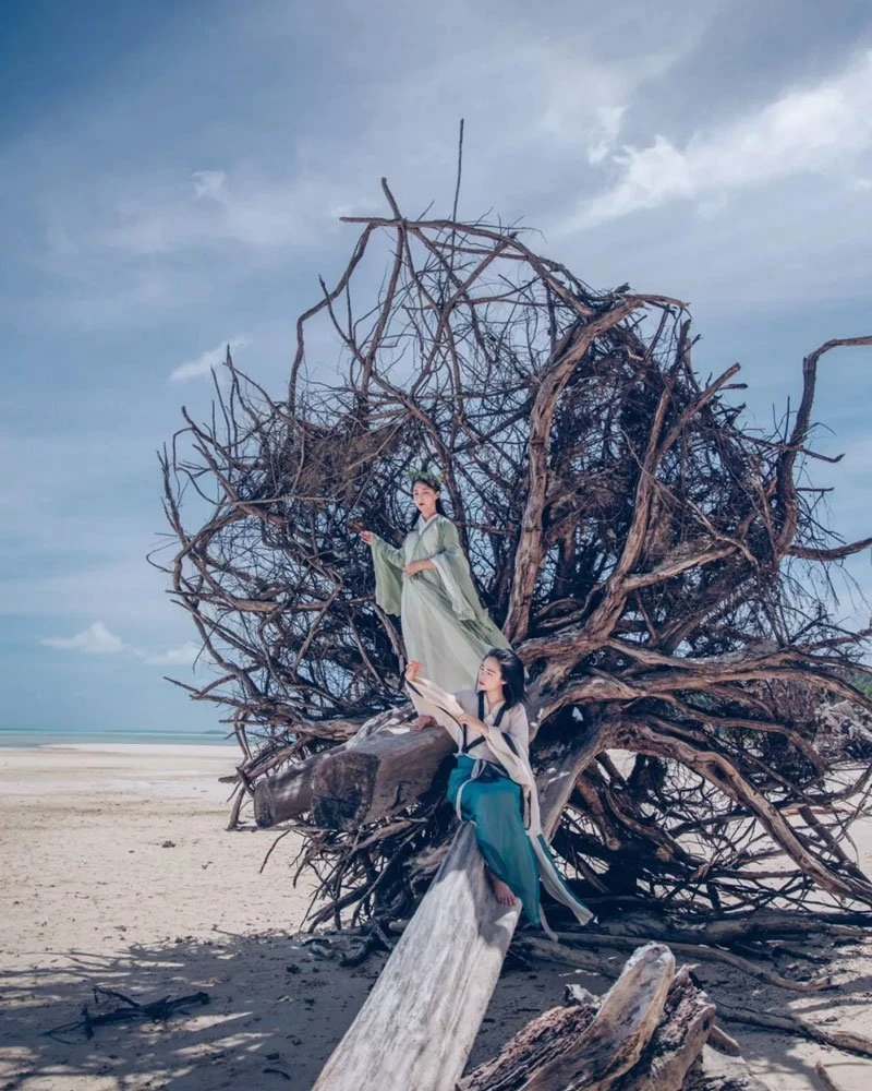 Do You Want Wear Hanfu Travel Around the World?
