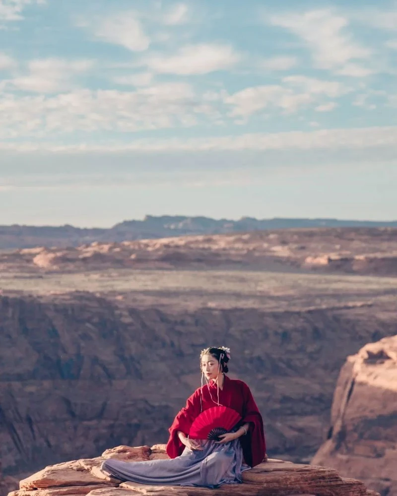 Do You Want Wear Hanfu Travel Around the World horseshoebend?