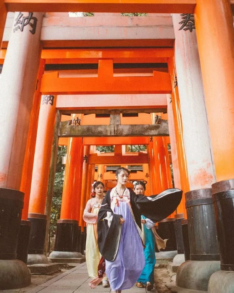 Do You Want Wear Hanfu Travel Around the World?