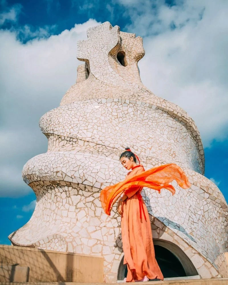 Do You Want Wear Hanfu Travel Around the World?