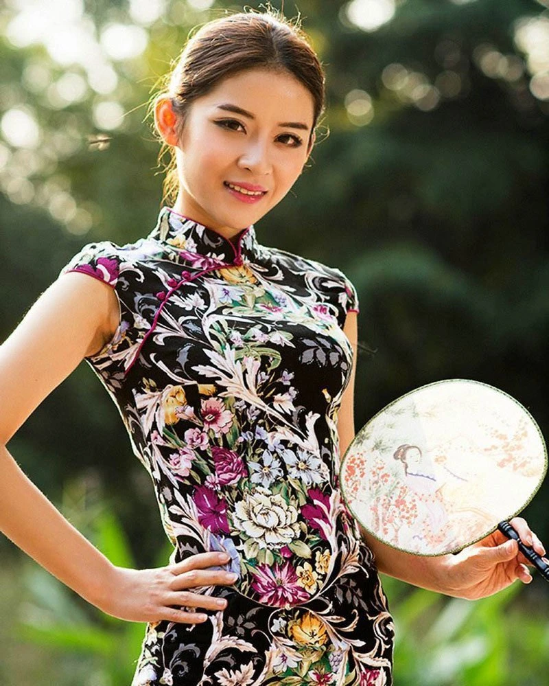 Old-Fashioned? The Best Fashion of Hanfu Defined By a Doctor