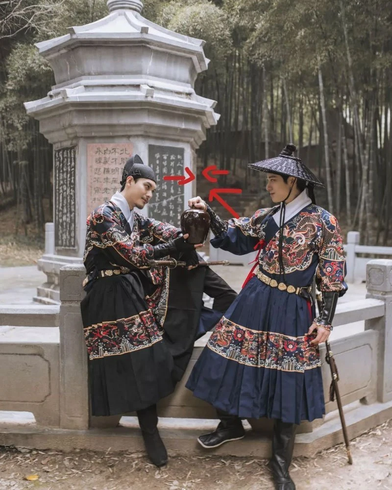 10 Postures that Take Handsome Hanfu Pictures