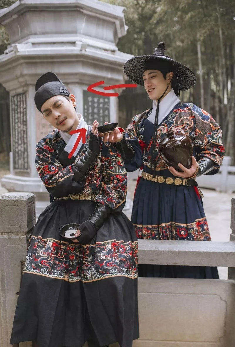 10 Postures that Take Handsome Hanfu Pictures