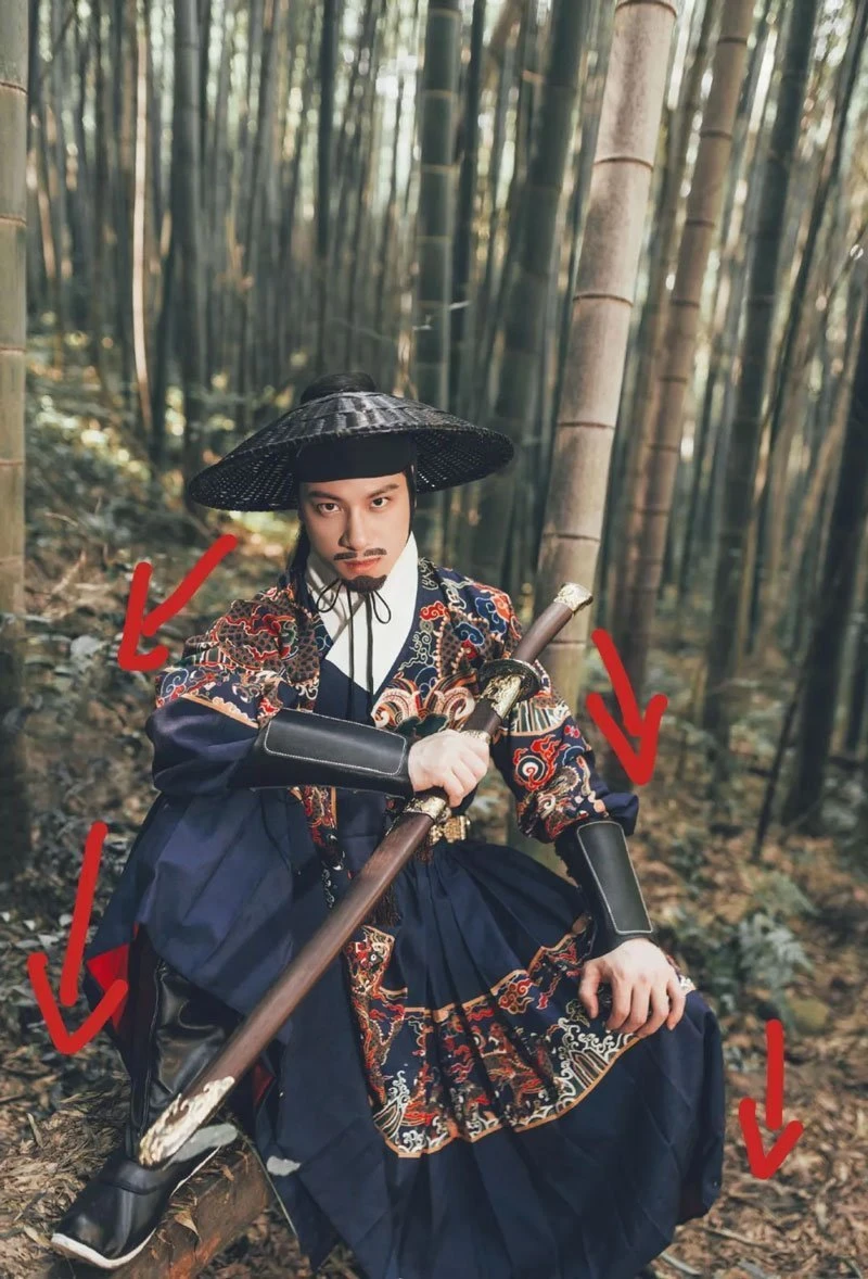 10 Postures that Take Handsome Hanfu Pictures