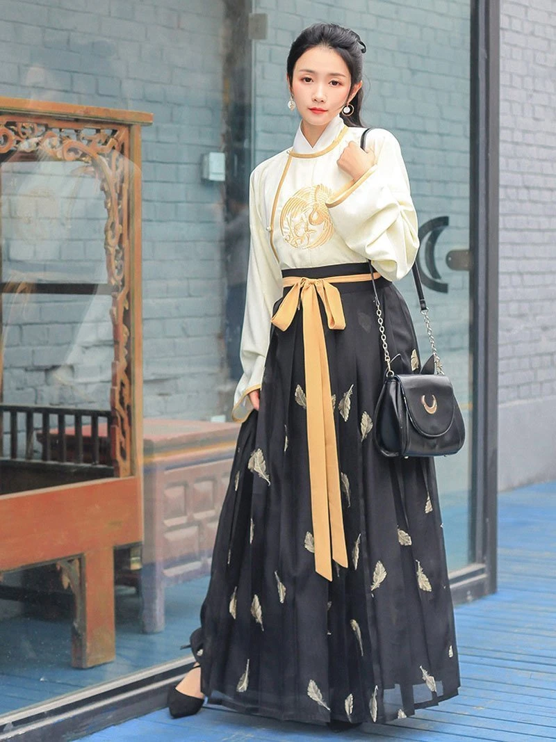 The Best Waltz From Mr. Fashion and Ms. Hanfu