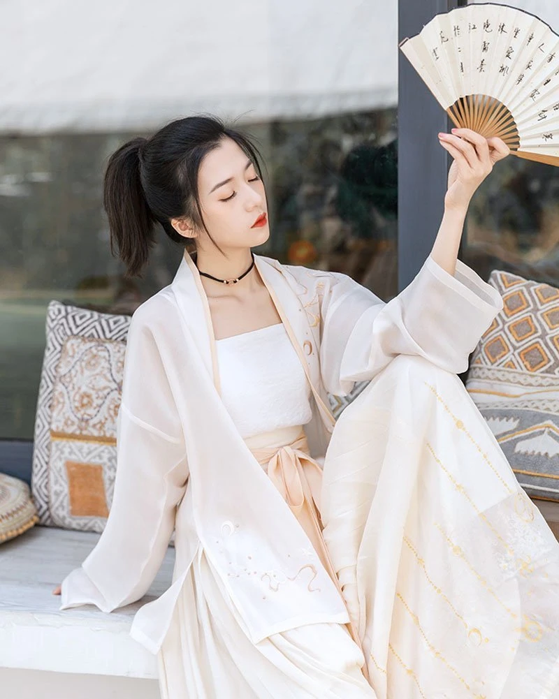 The Best Waltz From Mr. Fashion and Ms. Hanfu