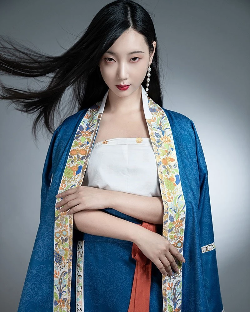 The Best Waltz From Mr. Fashion and Ms. Hanfu