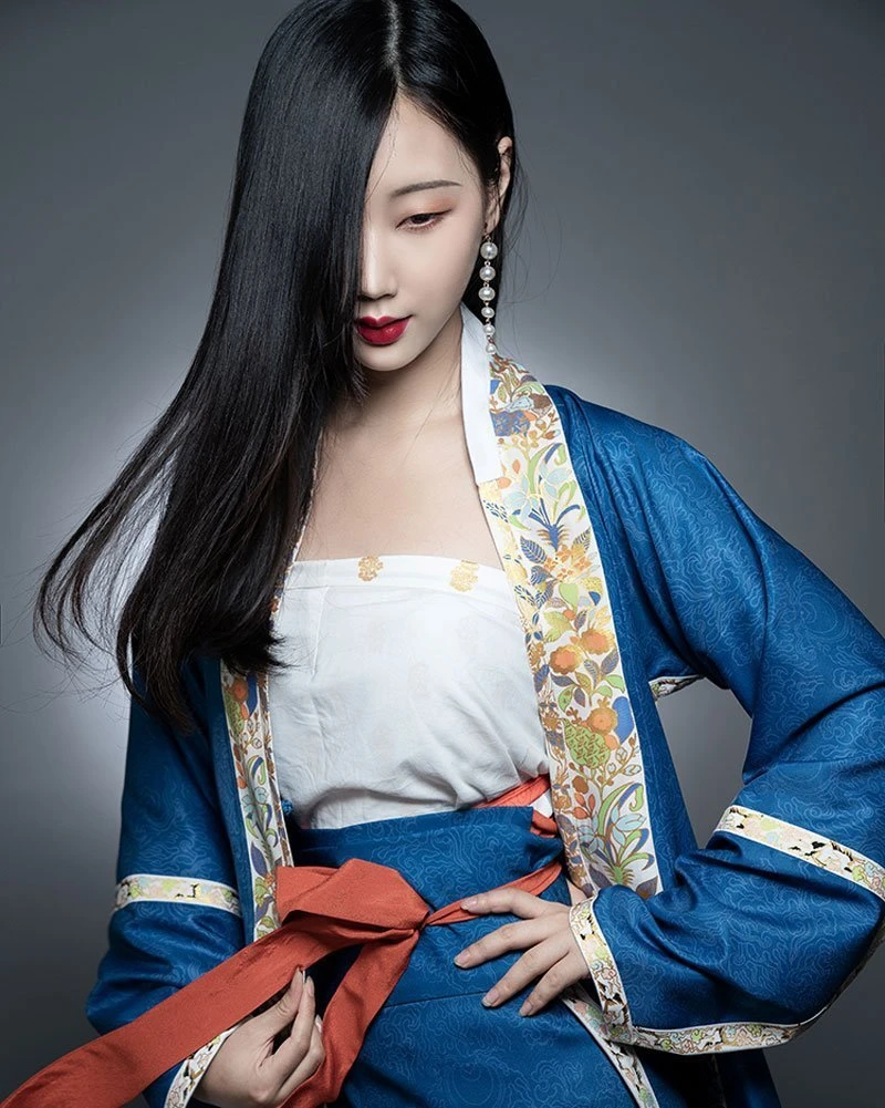 The Best Waltz From Mr. Fashion and Ms. Hanfu