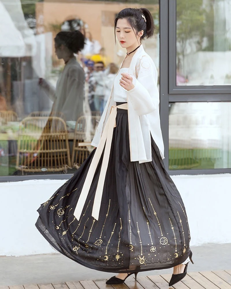 The Best Waltz From Mr. Fashion and Ms. Hanfu