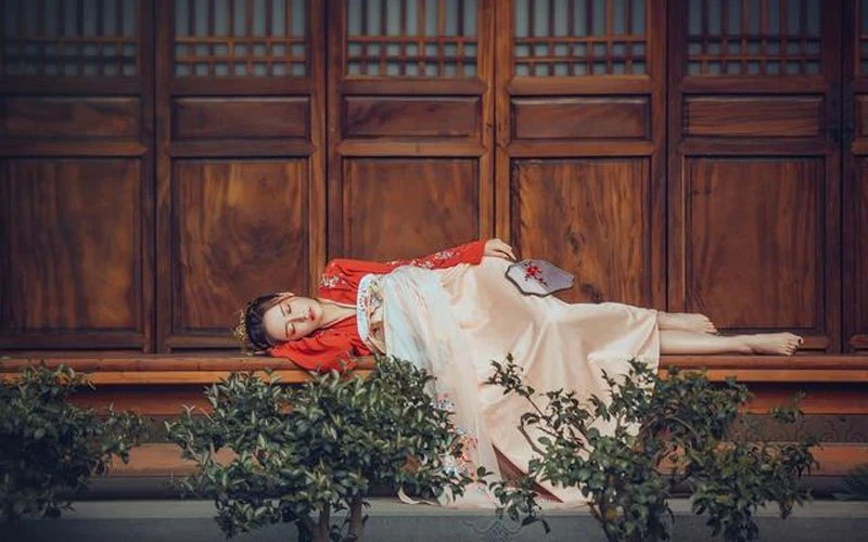 35 Best How to Pose for Hanfu Pictures