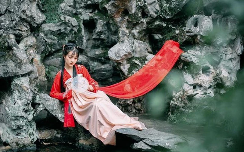 35 Best How to Pose for Hanfu Pictures