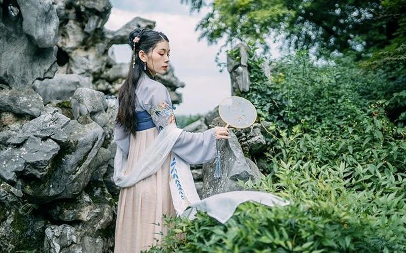35 Best How to Pose for Hanfu Pictures