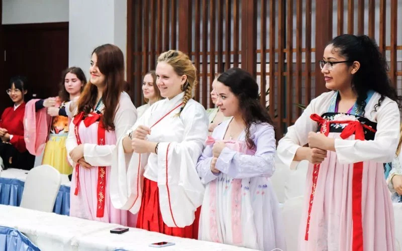 A Record of Overseas Students' Traditional Hanfu Experience