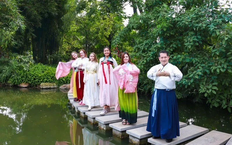 A Record of Overseas Students' Traditional Hanfu Experience