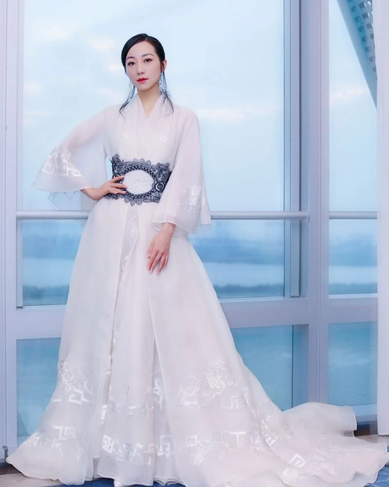 Absolutely Gorgeous! Chinese Element Clothing in Paris Fashion Week