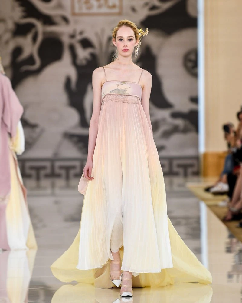 Absolutely Gorgeous! Chinese Element Clothing in Paris Fashion Week