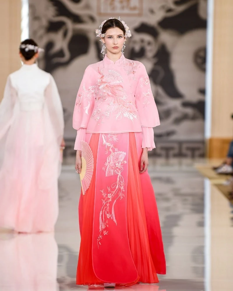 Absolutely Gorgeous! Chinese Element Clothing in Paris Fashion Week