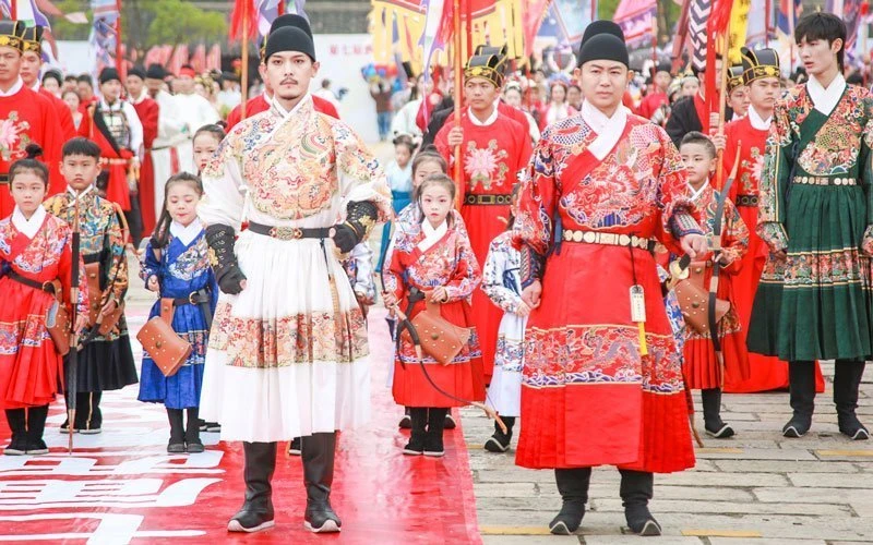 Hanfu History | The Development of Chinese Robe System