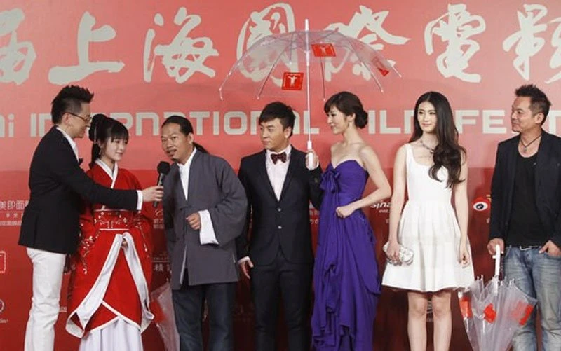 Fang Wenshan: We Need the New Style Hanfu to Adapt the Modern Society