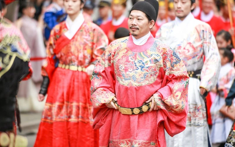 Fang Wenshan: We Need the New Style Hanfu to Adapt the Modern Society 5