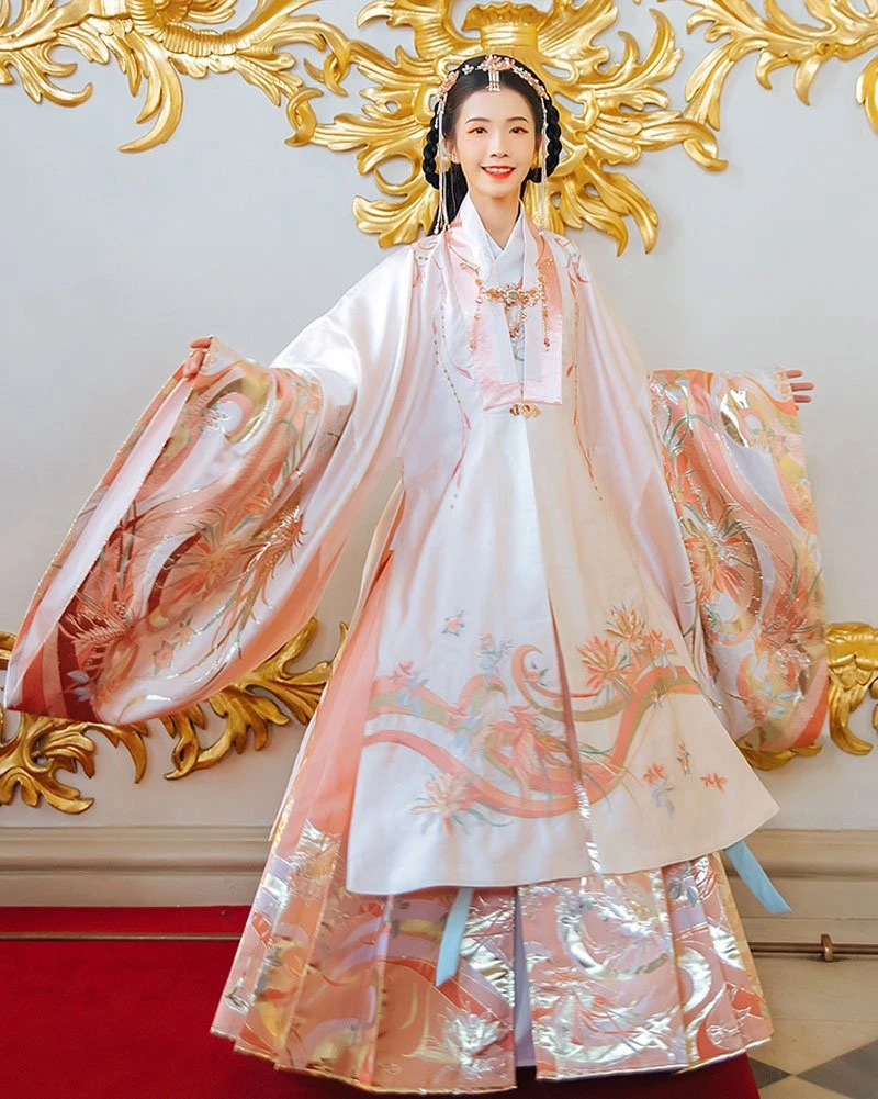 What's the Difference between "Cloak" and "Cape" in Hanfu?