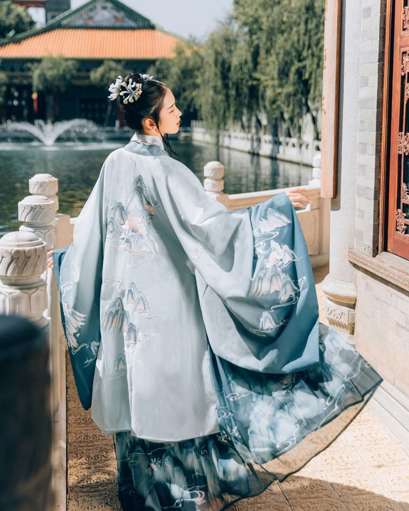 What's the Difference between "Cloak" and "Cape" in Hanfu?