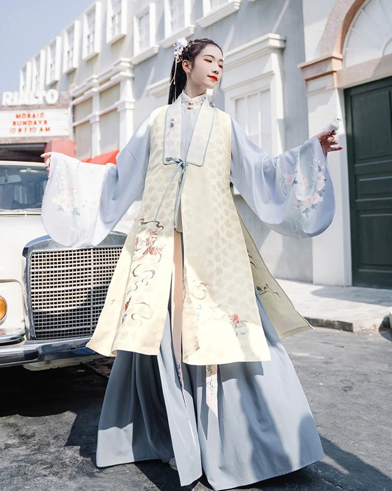 A Chinese Style Hanfu Suitable for Winter - Changshan