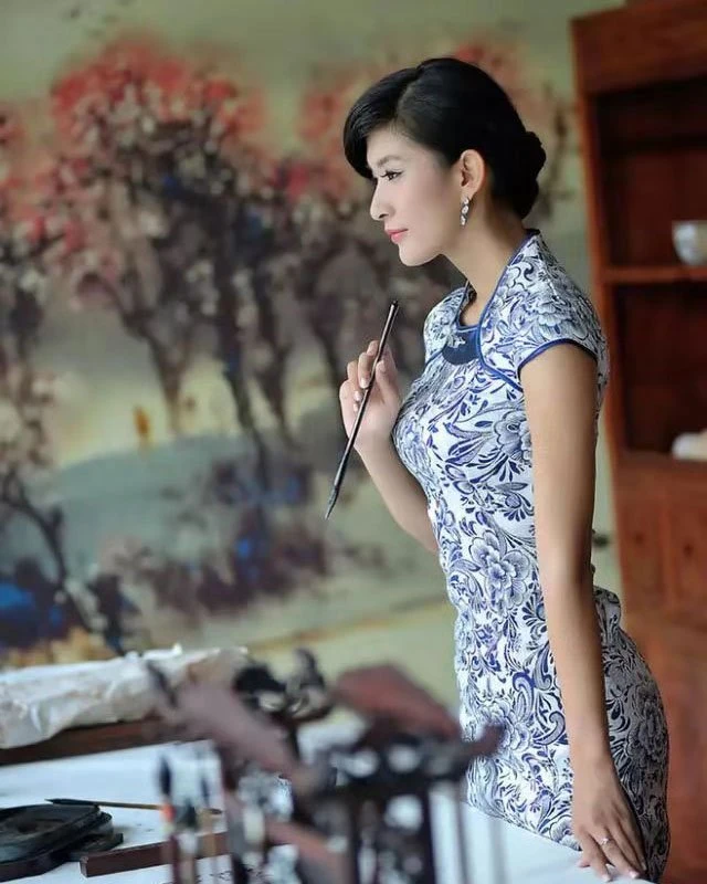 The 5 Most Popular Styles of Oriental Dress, Clothing - Asian Robe - Cheongsam
