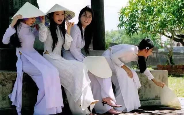 The 5 Most Popular Styles of Oriental Dress, Clothing - Asian Robe - aodai