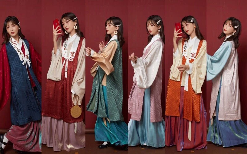 The Application of Annual Popular Color in Hanfu -- Classic Blue