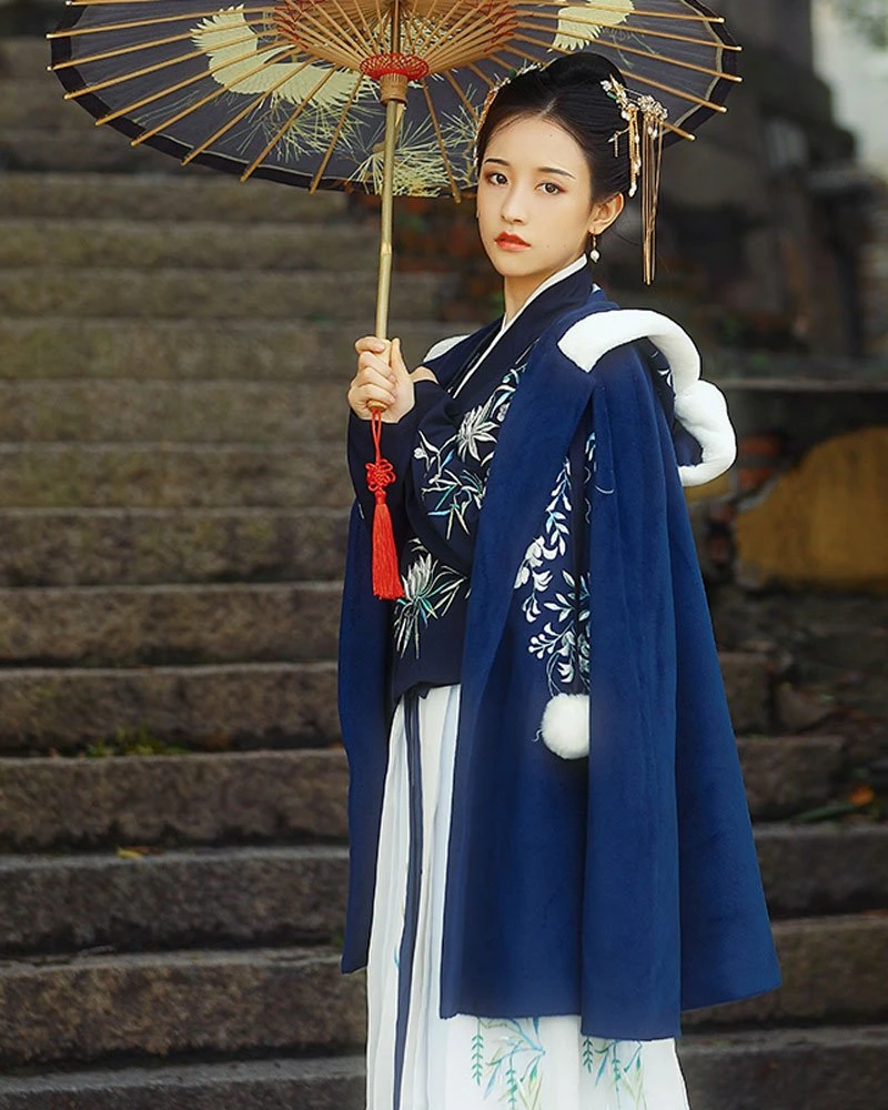 The Application of Annual Popular Color in Hanfu -- Classic Blue