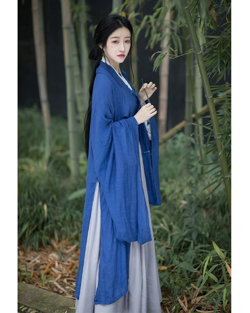 The Application of Annual Popular Color in Hanfu -- Classic Blue