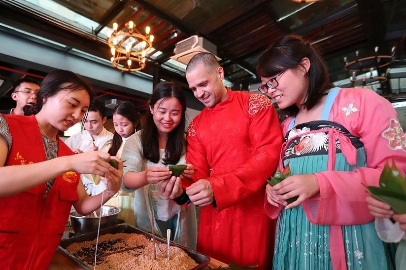 what is modern hanfu