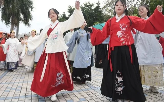 Will Chinese Hanfu Be Popular In The World?