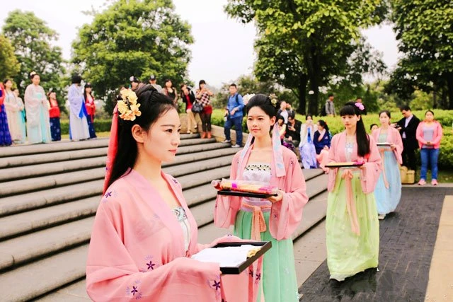 traditional Chinese hanfu dress