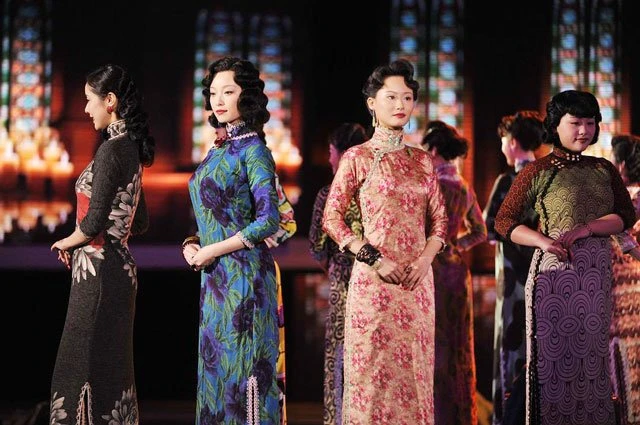 Chinese long dress qipao