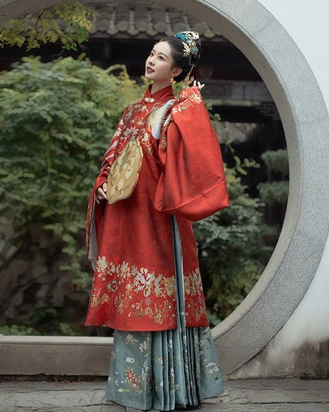 A Brief History of Traditional Chinese Skirts
