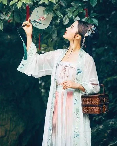 A Brief History of Traditional Chinese Skirts