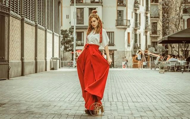 Hanfu Fashion Street Photo in Barcelona