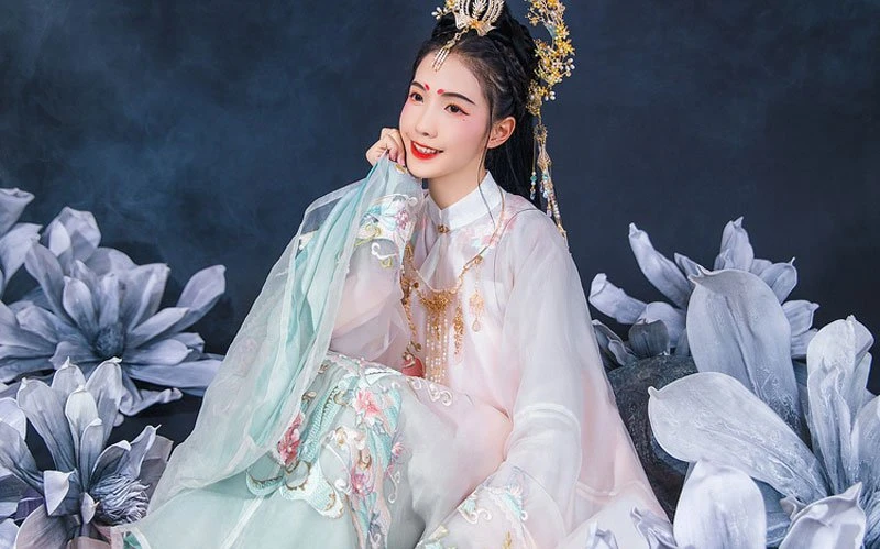 Why Traditional Chinese Silk Dress Precious?