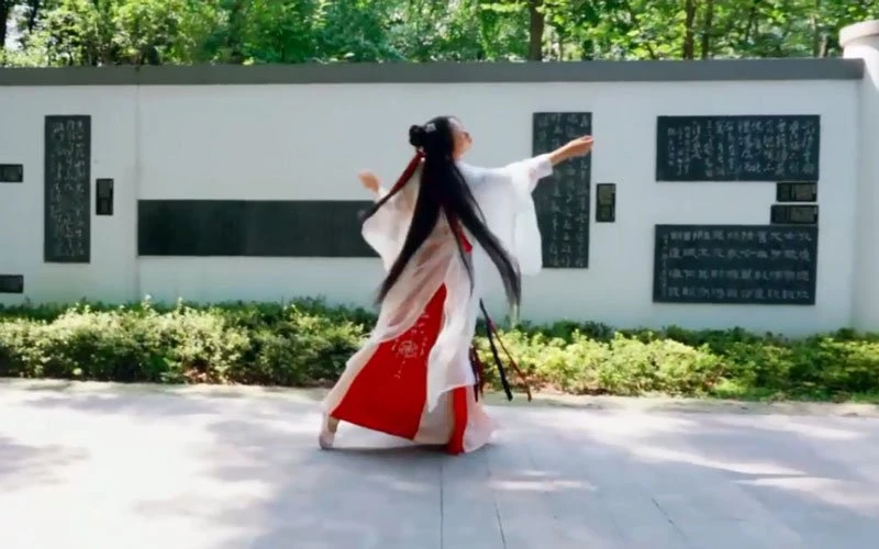 Hanfu Dance - Ancient Red Phoenix Flying
