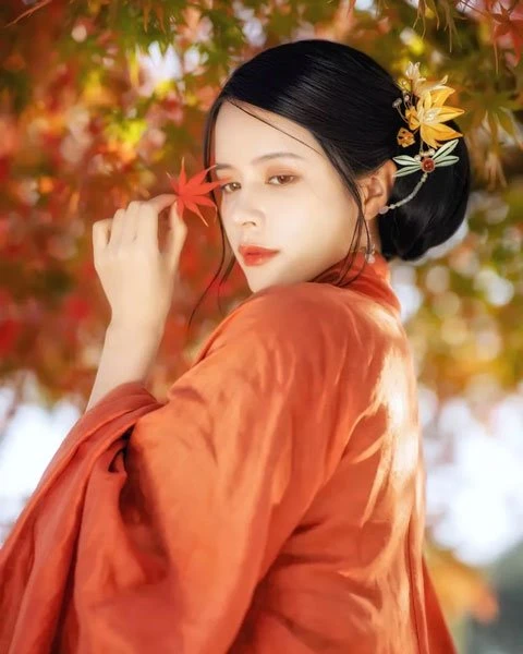 Glimpse | Hanfu Ming-style Girl