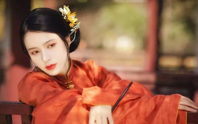 Glimpse | Hanfu Ming-style Girl