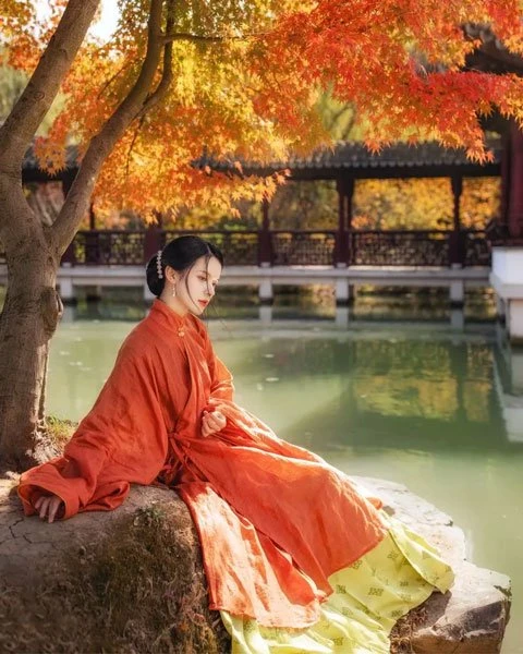 Glimpse | Hanfu Ming-style Girl