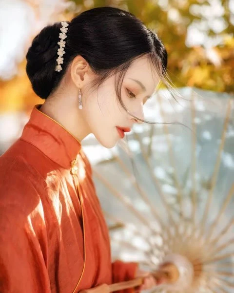 Glimpse | Hanfu Ming-style Girl