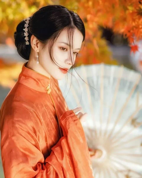 Glimpse | Hanfu Ming-style Girl