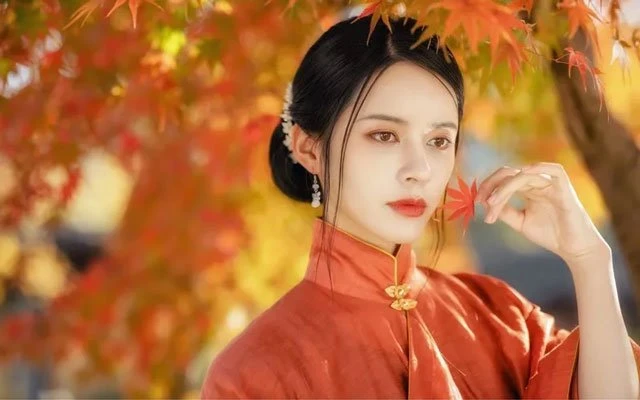 Glimpse | Hanfu Ming-style Girl