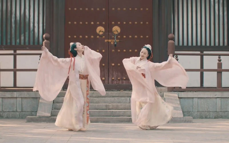 Hanfu dance performance